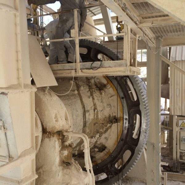 Girth fear for a ball mill