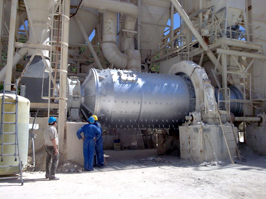 rotary-drum-engineering/refurbishment-and-upgrade-of-a-ballmill/ballmill-erection-before-tries