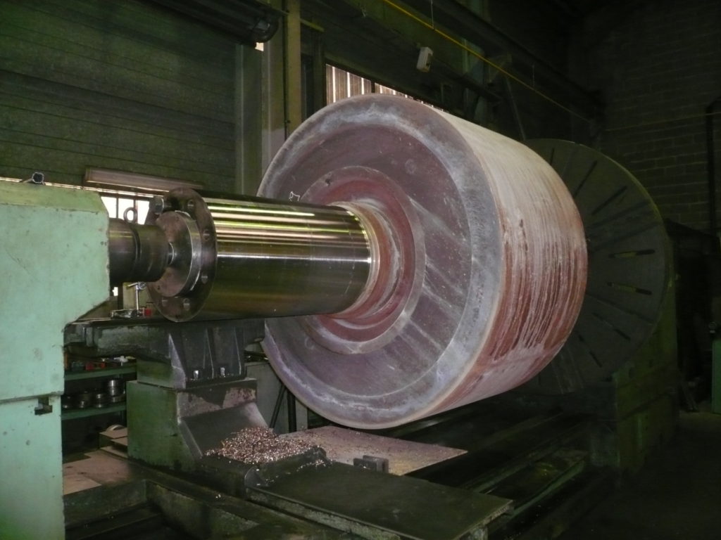 equipment-refurbishment/machining-of-the-roller-on-the-parallel-lath